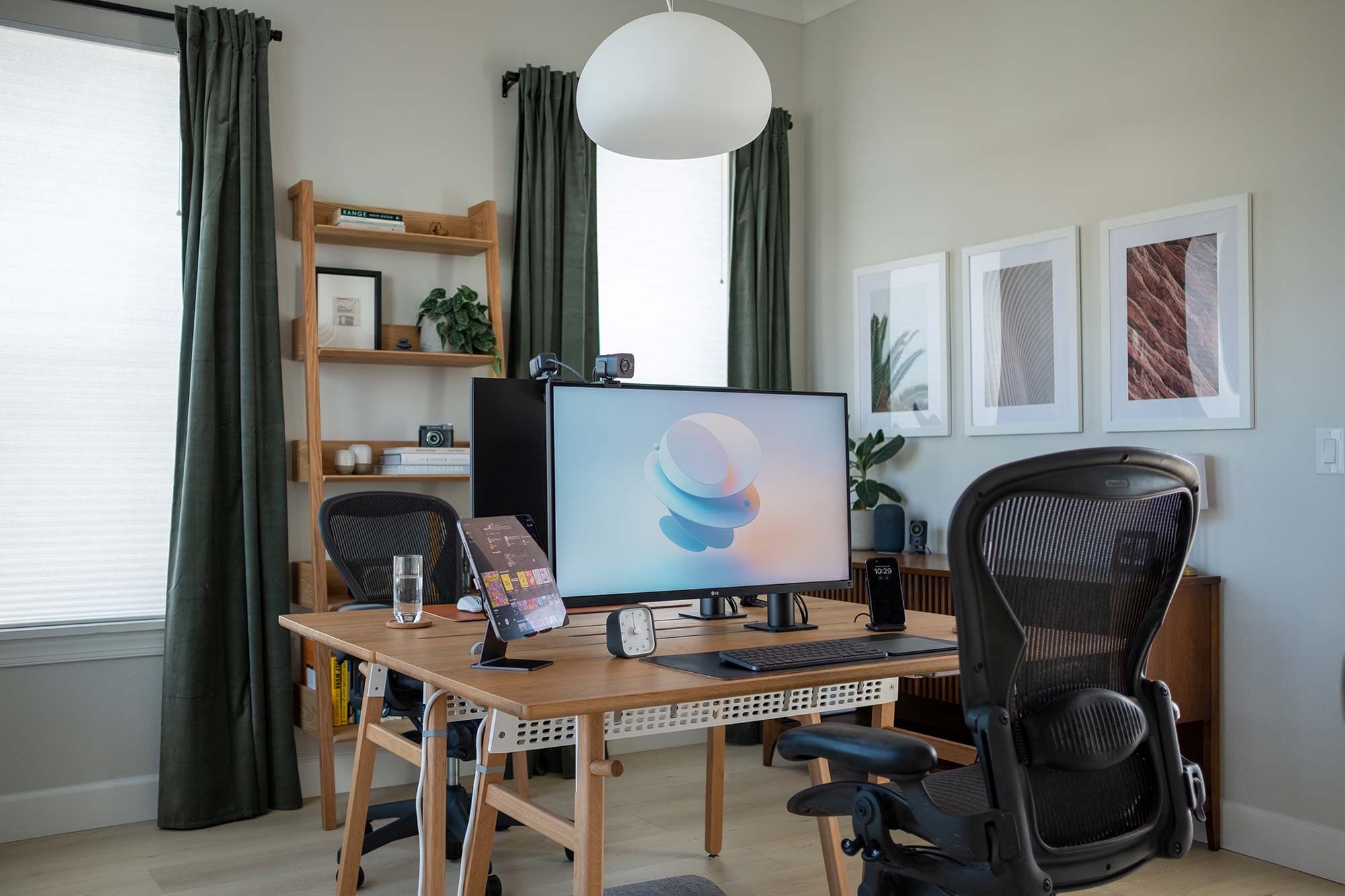 Robert Bye Desk Setup Image 2